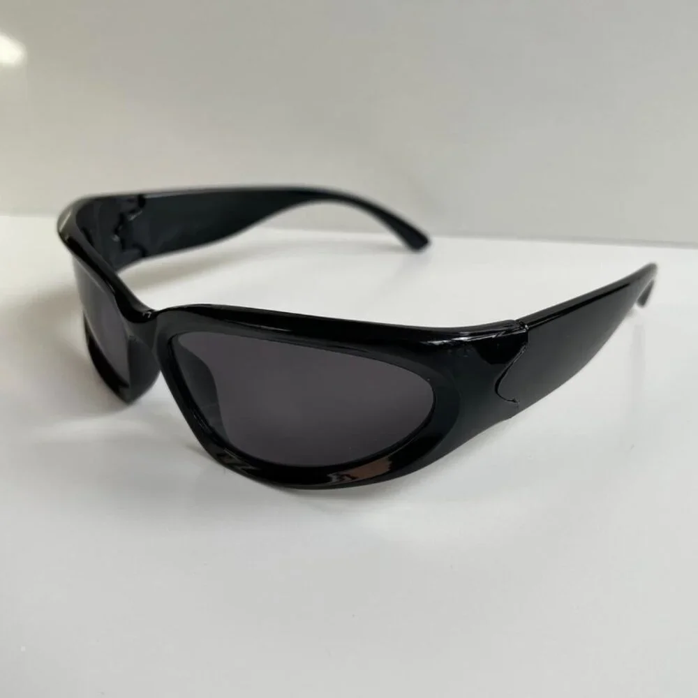 y2k 2000s vintage style black surfer sporty sunglasses